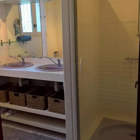Bed & Breakfast Domaine De Peilhan 3*
